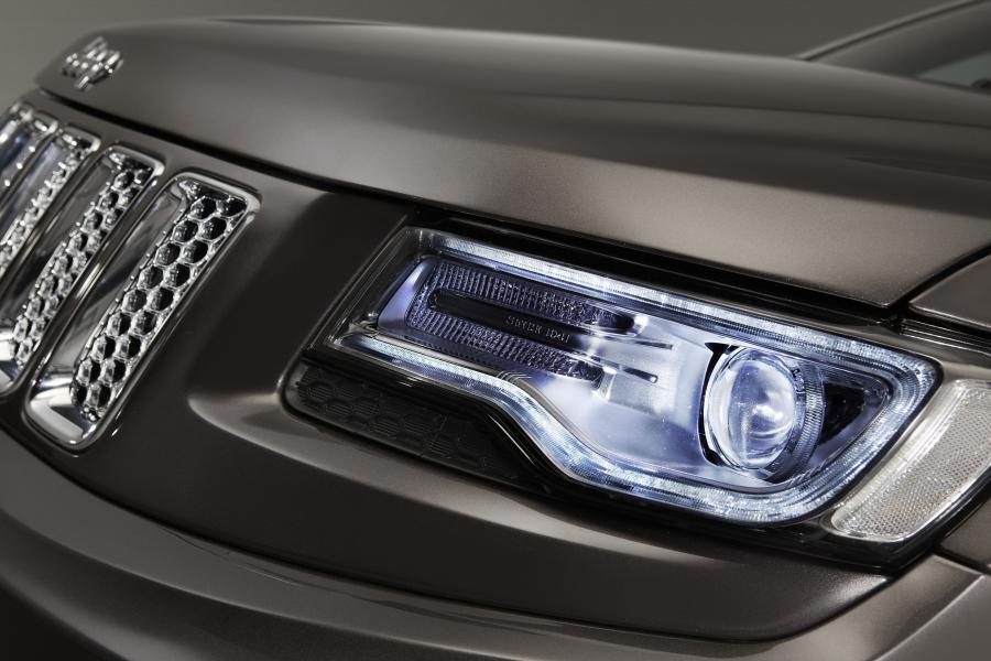  Jeep Grand Cherokee Summit 2013 года  (фото 20 из 27)